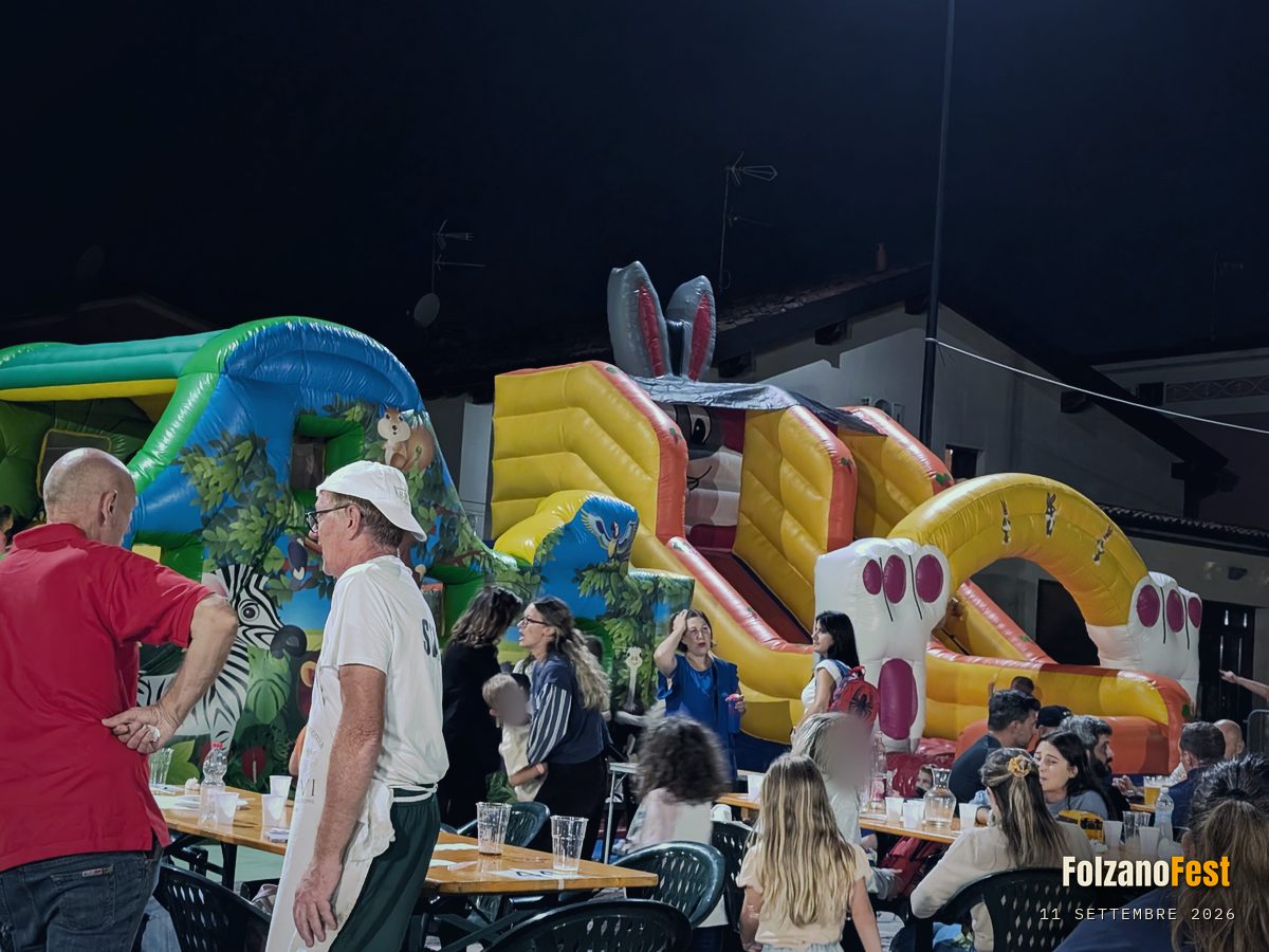 A cena, vicino ai gonfiabili