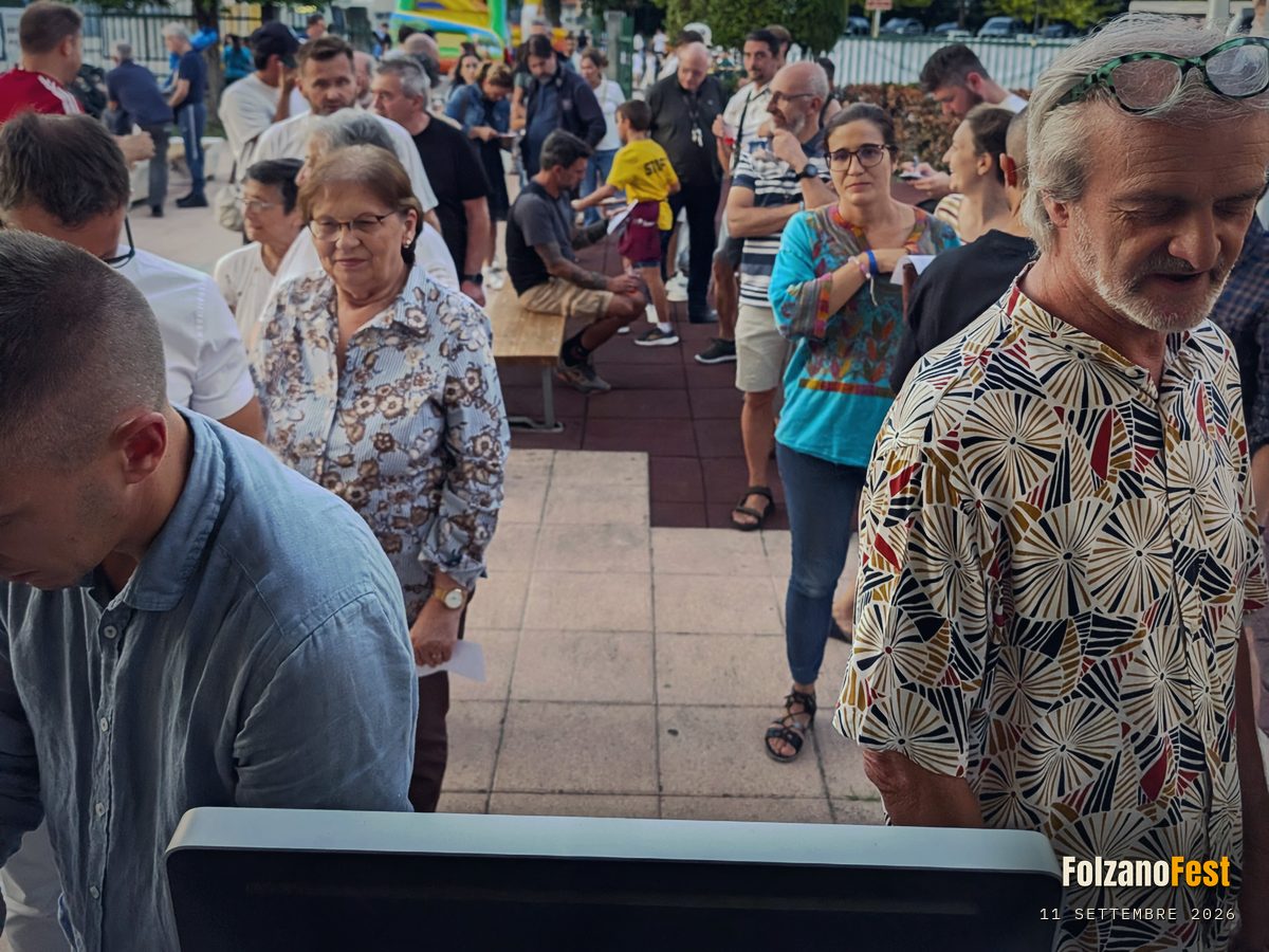 La fila all'arrivo, prima del concerto
