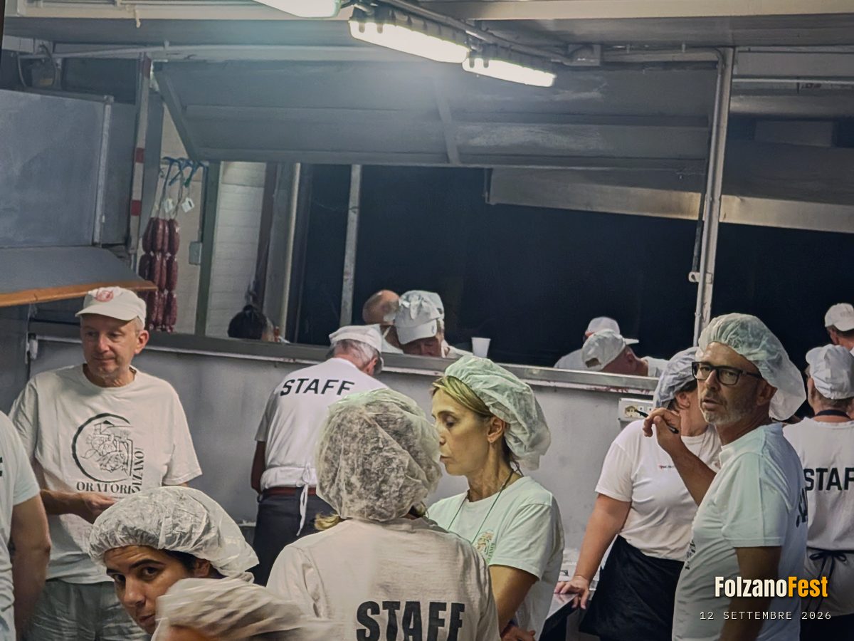 In cucina, fra i volontari