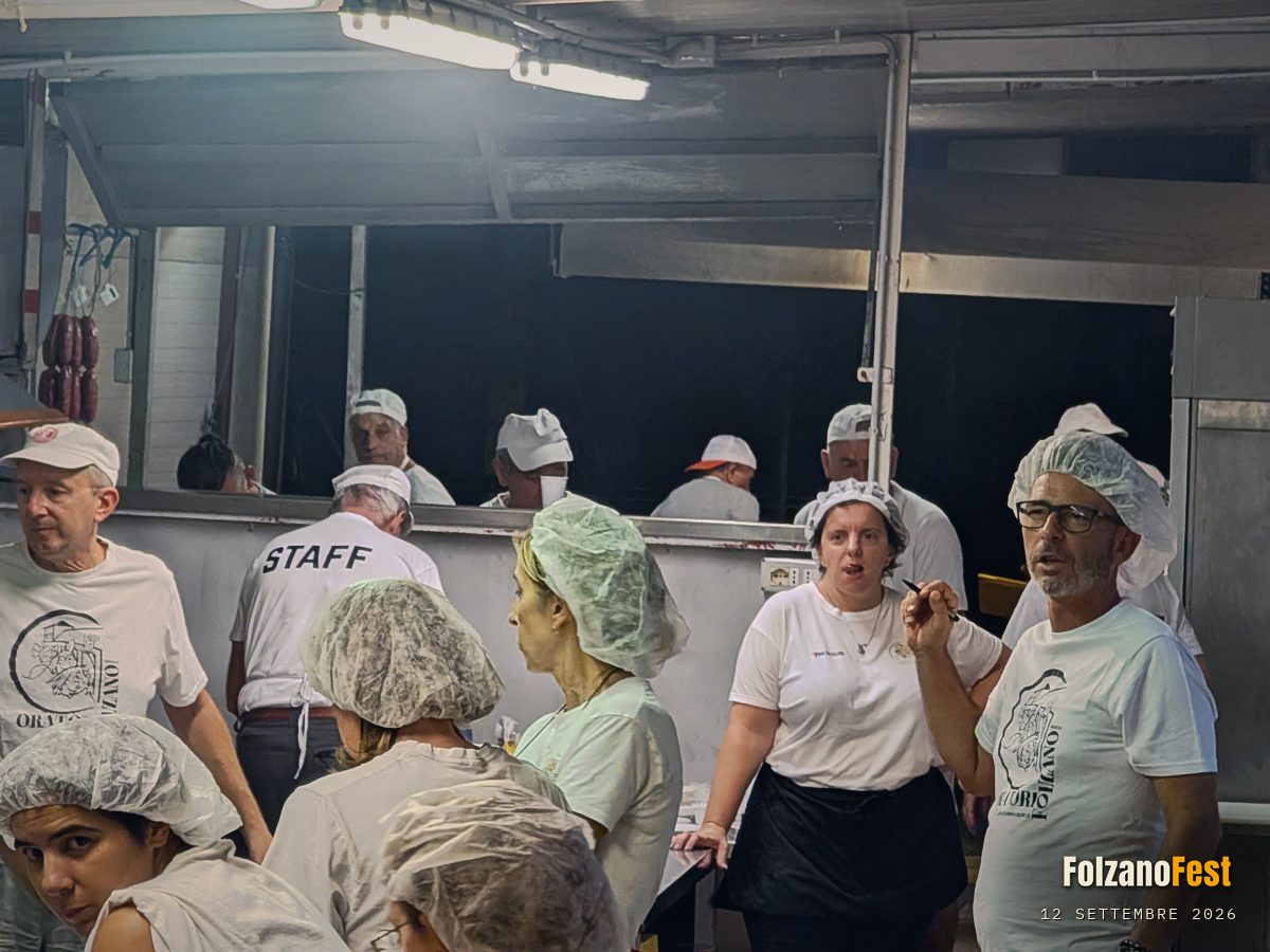 Ancora in cucina, al lavoro
