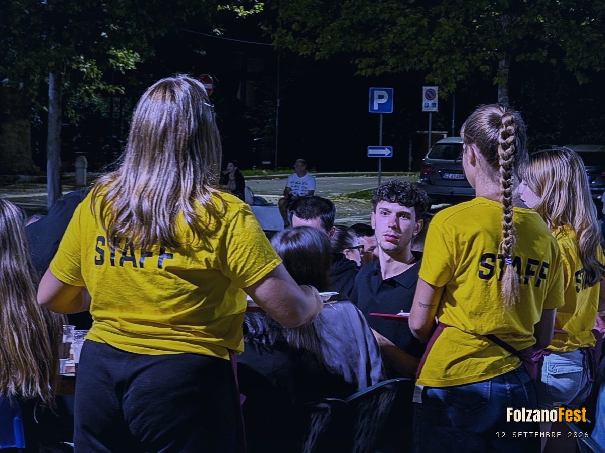Alcune delle volontarie, in maglietta gialla