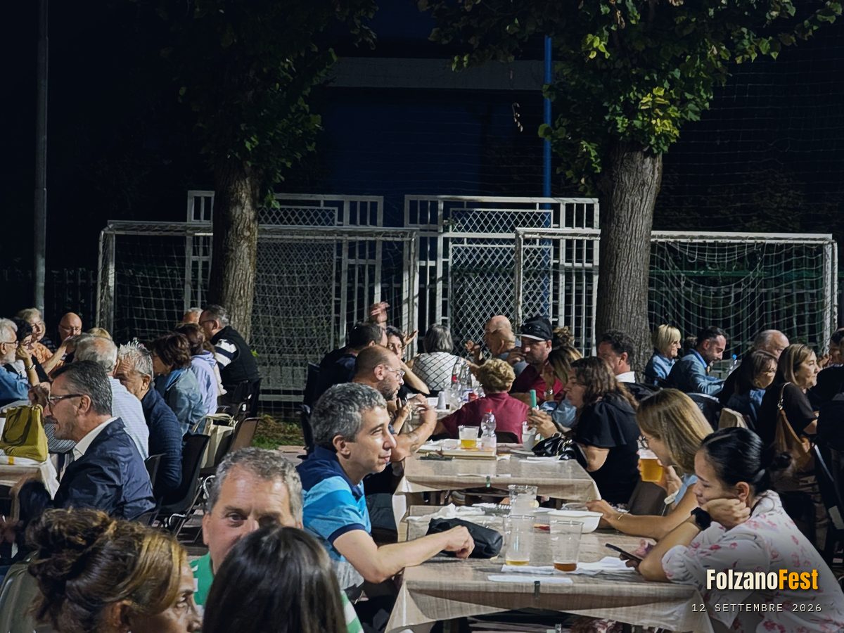 Si mangia e si chiacchiera in compagnia