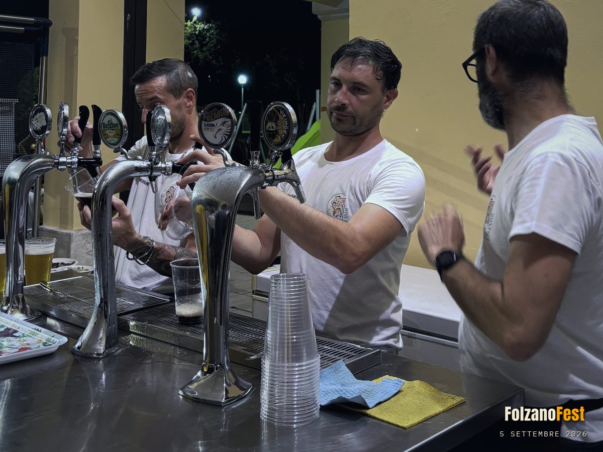 Le spine della birra sotto il portico