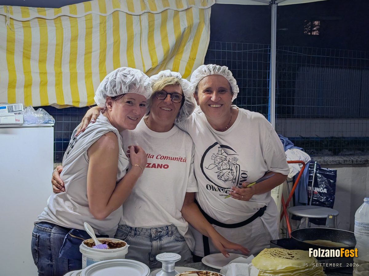 Le volontarie del banco delle crepes