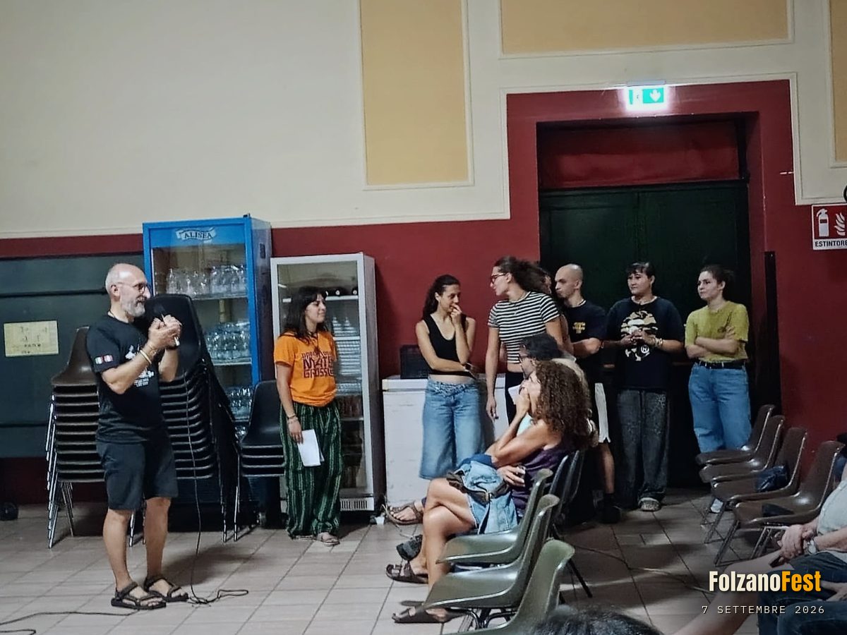 Il gruppo che è stato a Shilla, durante la presentazione