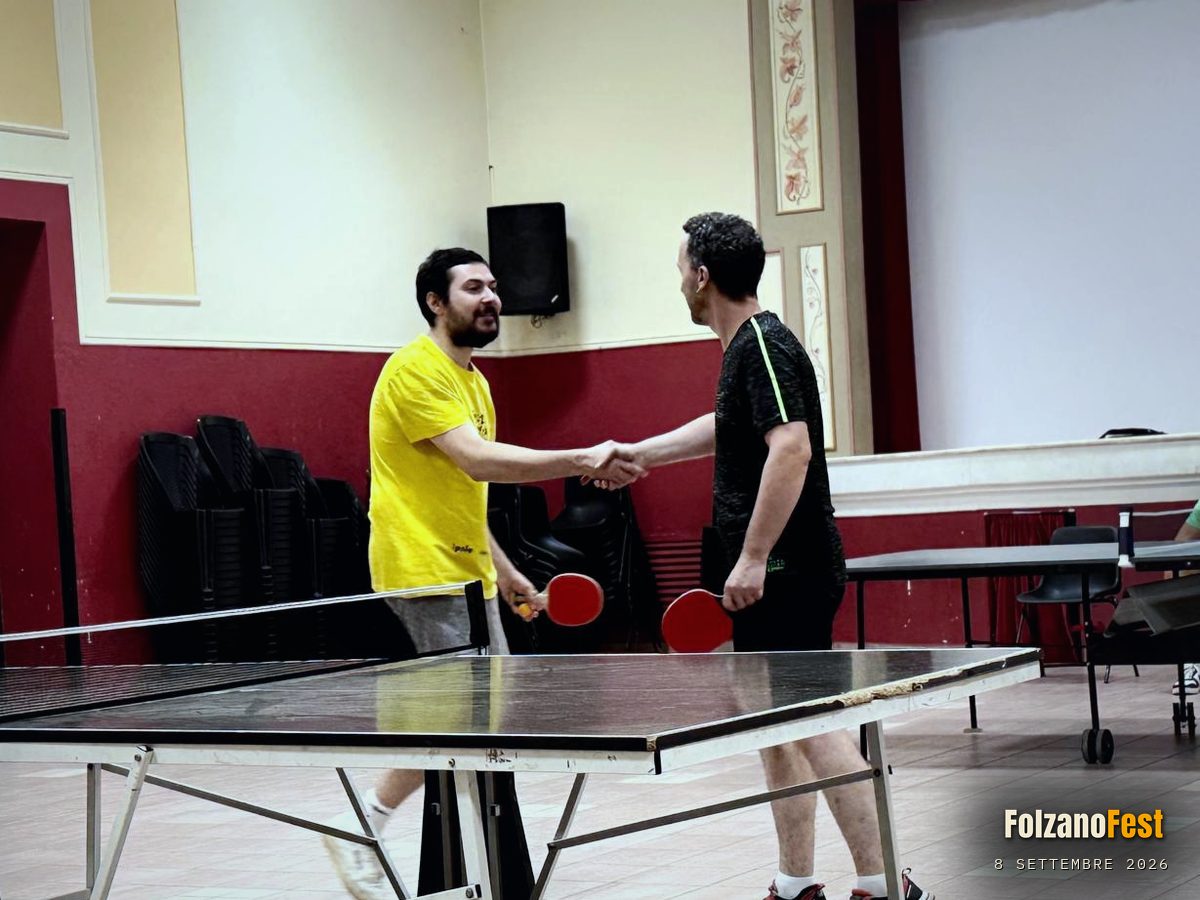 Una stretta di mano, a fine partita