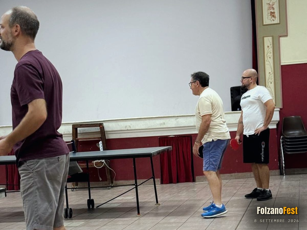 Tre giocatori, davanti al palco